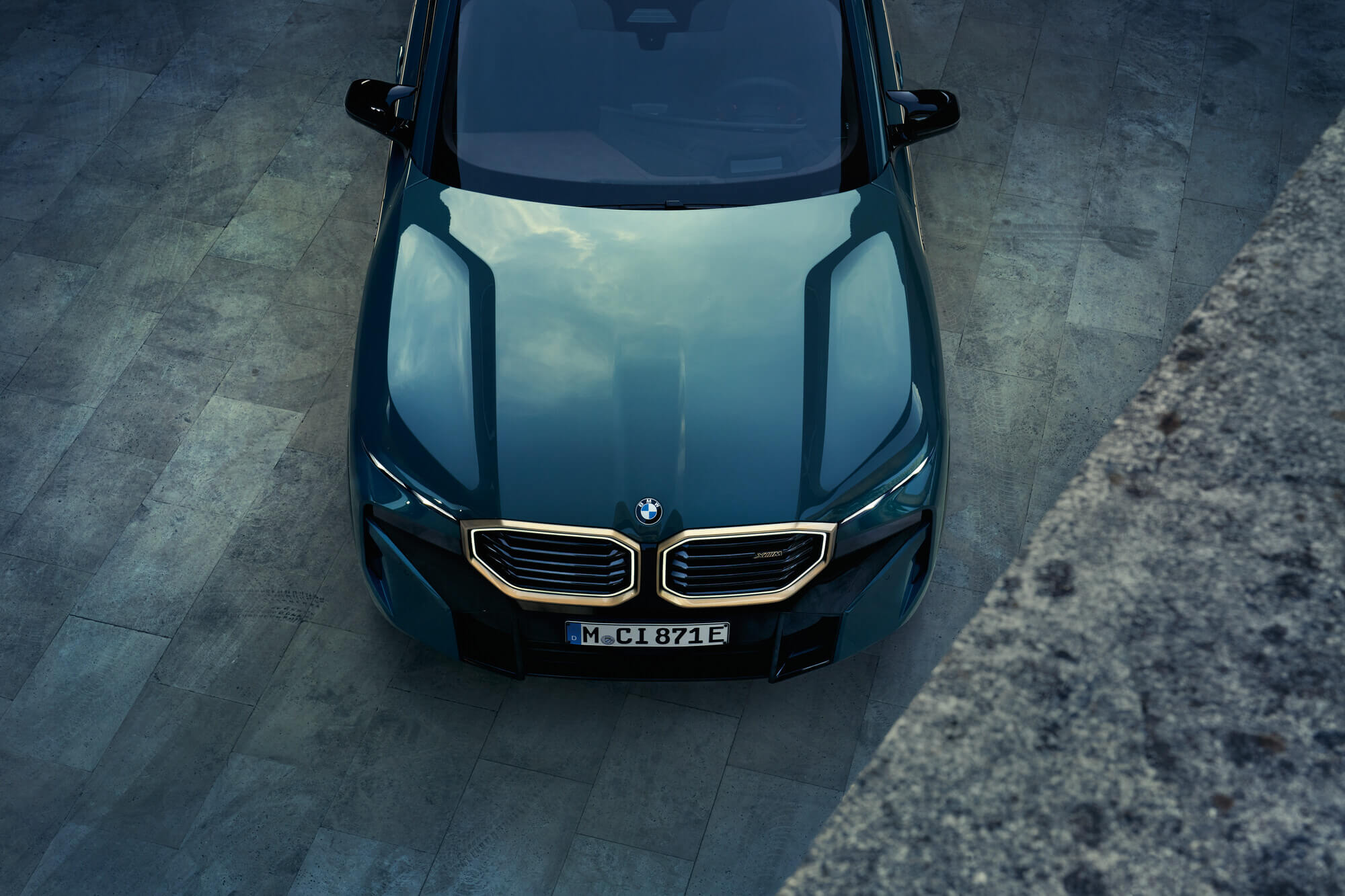 BMW XM front.jpg